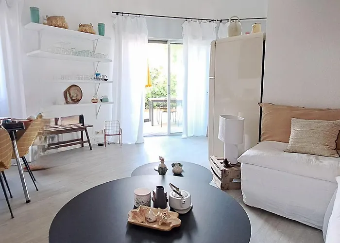 Semesterbostad Maison Agreable A Avec Terrasse Et Parking - Fr-1-521-262